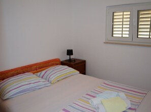 1 chambre, fer et planche à repasser, accès Internet, draps fournis