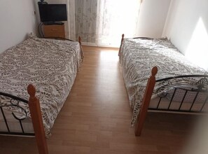 3 chambres, fer et planche à repasser, accès Internet, draps fournis
