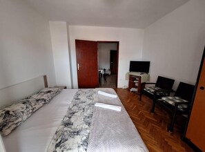 1 chambre, accès Internet, draps fournis