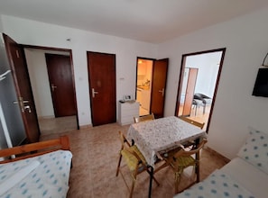 1 bedroom, internet, bed sheets
