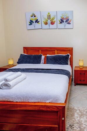 1 slaapkamer, een strijkplank/strijkijzer, gratis wifi, beddengoed