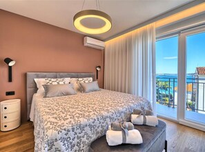 2 bedrooms, iron/ironing board, internet, bed sheets