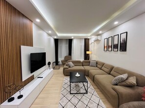 Smart TV - Two-Bedroom Apartment in Taksim - No: 9 (Unknown)