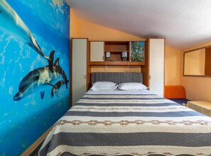 1 habitación, tabla de planchar con plancha, internet y ropa de cama 