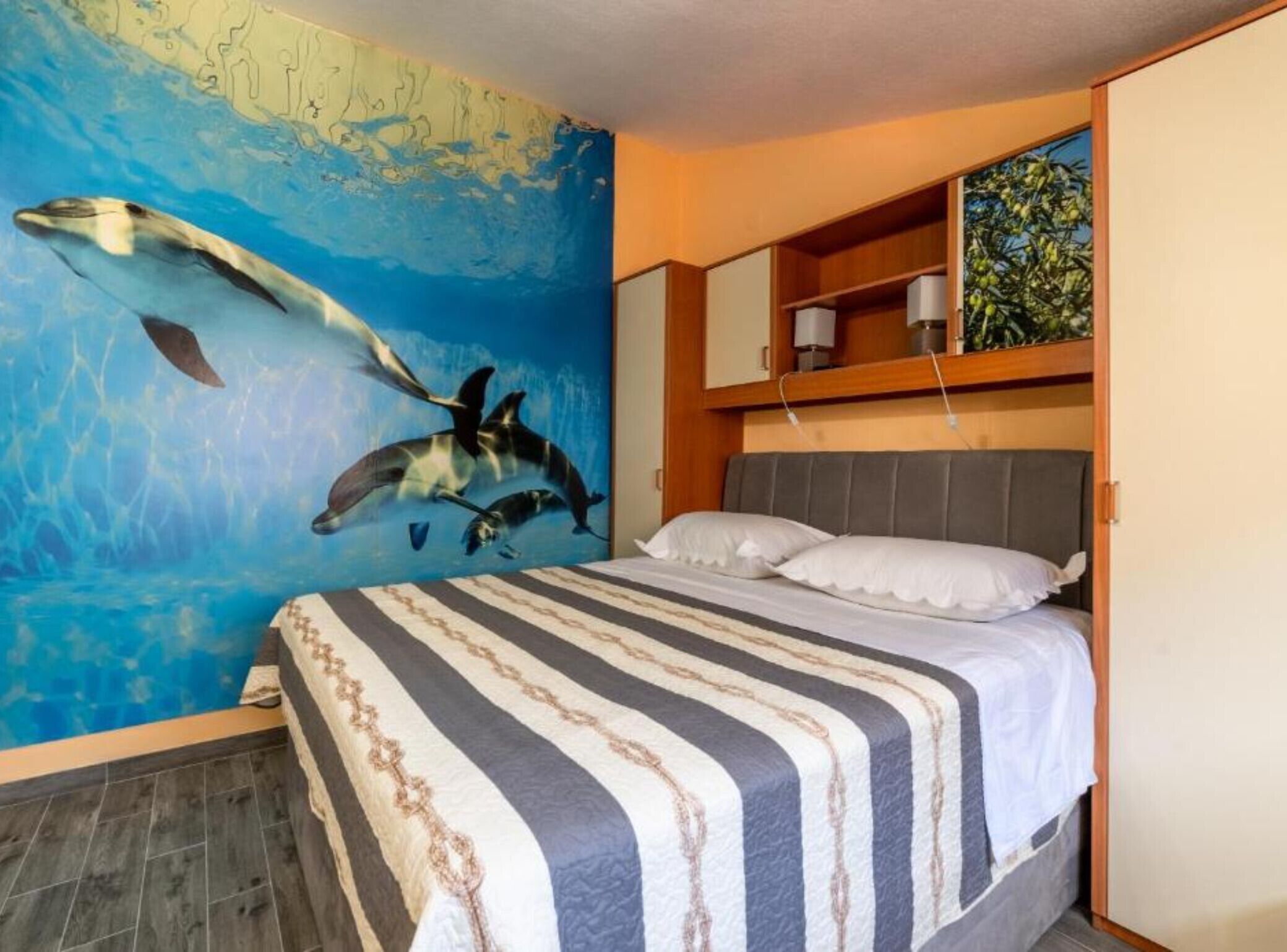 1 soverom, strykejern/-brett, internettilgang og sengetøy