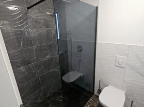 Shower, hair dryer, towels - Spacious Villa/Outdoor Pool in Trogir - 2 Bedroom (Trogir)