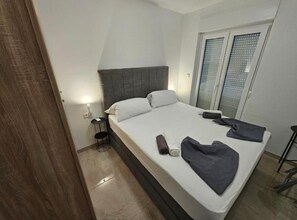 2 chambres, fer et planche à repasser, accès Internet, draps fournis