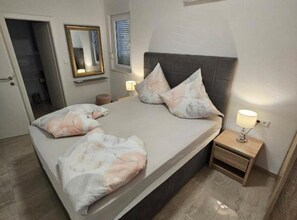 3 chambres, fer et planche à repasser, accès Internet, draps fournis