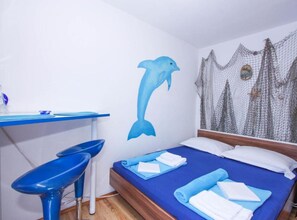 2 habitaciones, tabla de planchar con plancha, internet y ropa de cama