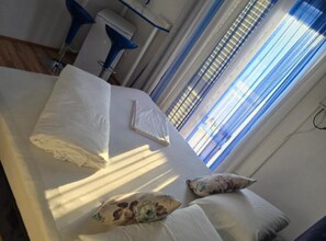 2 habitaciones, tabla de planchar con plancha, internet y ropa de cama 