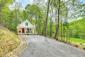 Exterior - Farm On-Site: Mtn-View Cottage in Hendersonville! (Hendersonville)