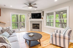 TV, fireplace - Farm On-Site: Mtn-View Cottage in Hendersonville! (Hendersonville)