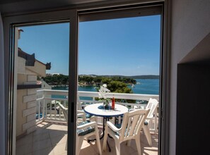 Outdoor dining - Apartments Tomi - Studio With Sea View (5) (Trogir)