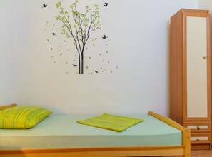 1 chambre, fer et planche à repasser, accès Internet, draps fournis