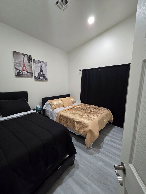 3 bedrooms, iron/ironing board, free WiFi, bed sheets