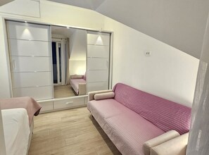 1 chambre, fer et planche à repasser, accès Internet, draps fournis