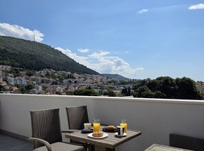 Outdoor dining - Penthouse Apartment Dijana - One Bedroom Apartment with Terrace (Dubrovnik)