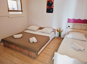 Accès Internet, draps fournis