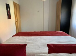 2 habitaciones, tabla de planchar con plancha y acceso a internet 