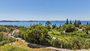 A coastal residential area with houses, greenery, and a view of the sea. - Double Room With Sea View 7 (Mlini)
