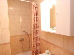 Shower, hair dryer, towels - Double Room With Sea View 9 (Mlini)