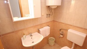 A small bathroom with a sink, toilet, and a mirror. - Double Or Twin Room With Terrace and Sea View 10 (Mlini)