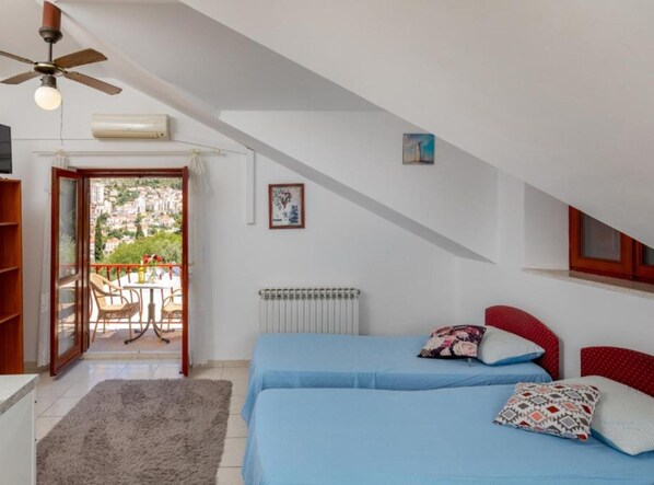 Internet, bed sheets