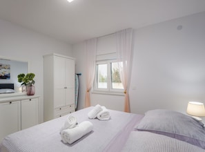3 chambres, fer et planche à repasser, accès Internet, draps fournis