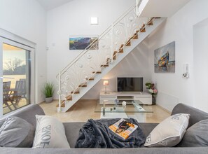 TV - Villa Shaula 1 - Three Bedroom House with Pool (Šibenik)