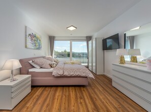 5 Schlafzimmer, Bügeleisen/Bügelbrett, Internetzugang, Bettwäsche