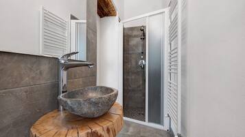 Doccia, asciugacapelli, asciugamani