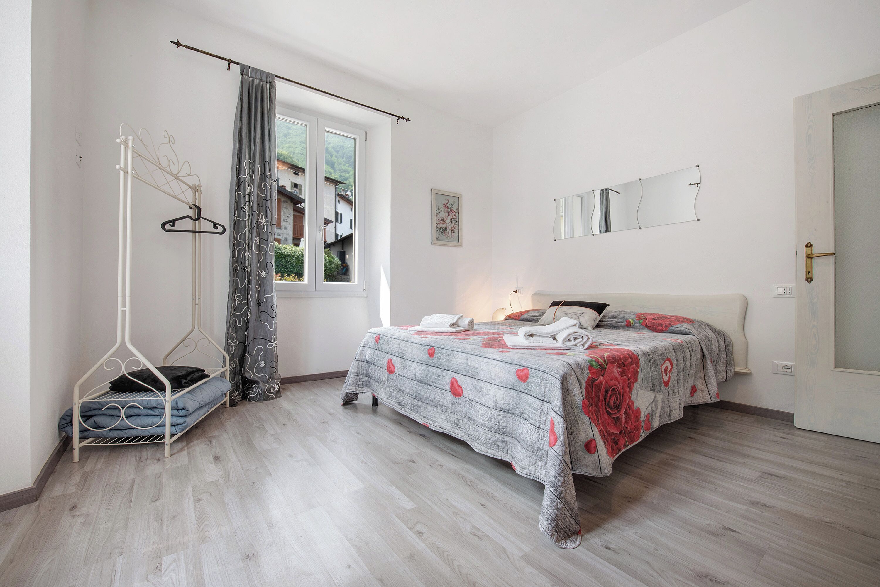 1 slaapkamer, een strijkplank/strijkijzer, gratis wifi, beddengoed