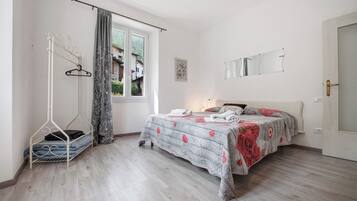 1 slaapkamer, een strijkplank/strijkijzer, gratis wifi, beddengoed