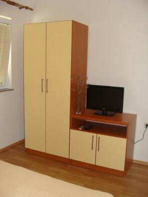 1 quarto, acesso à internet, roupa de cama