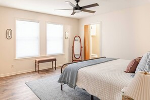 4 bedrooms, iron/ironing board, WiFi, bed sheets
