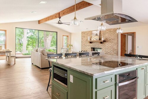 Cozy Up at the Bear’s Nest – Your Peaceful Retreat on the Brazos