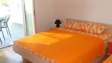 1 bedroom, internet, bed sheets