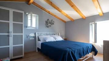 2 bedrooms, internet, bed sheets