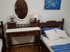 Room - Apartment Jadranka - Two Bedroom Apartment With Balcony And Sea View (Korcula)