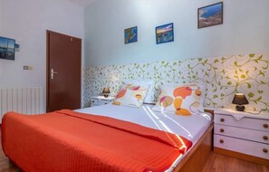 2 habitaciones, tabla de planchar con plancha y acceso a internet 