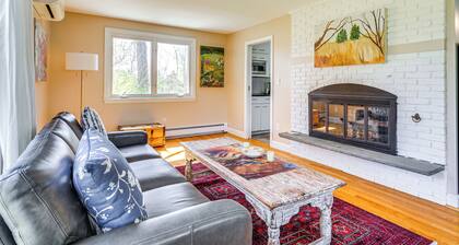 3 Mi to Cape Cod Bay: Marshfield Home w/ Balcony!
