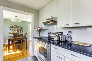 Refrigerador, placa de cocina, lavavajillas, cafetera/tetera