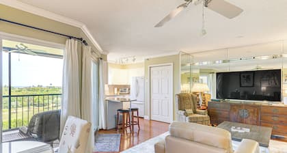Half-Mi to Jupiter Beach: Condo w/ Ocean Views!