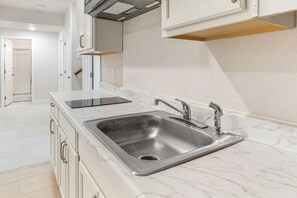 Fridge, microwave, dishwasher, coffee/tea maker