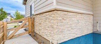 12 Mi to Hospitals: Modern Apartment in Aurora!