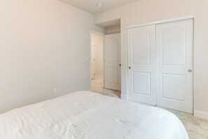 2 bedrooms, Internet, bed sheets - 12 Mi to Hospitals: Modern Apartment in Aurora! (Aurora)