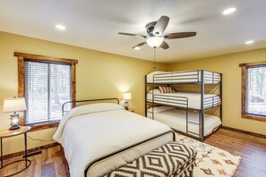 3 bedrooms, desk, iron/ironing board, travel cot