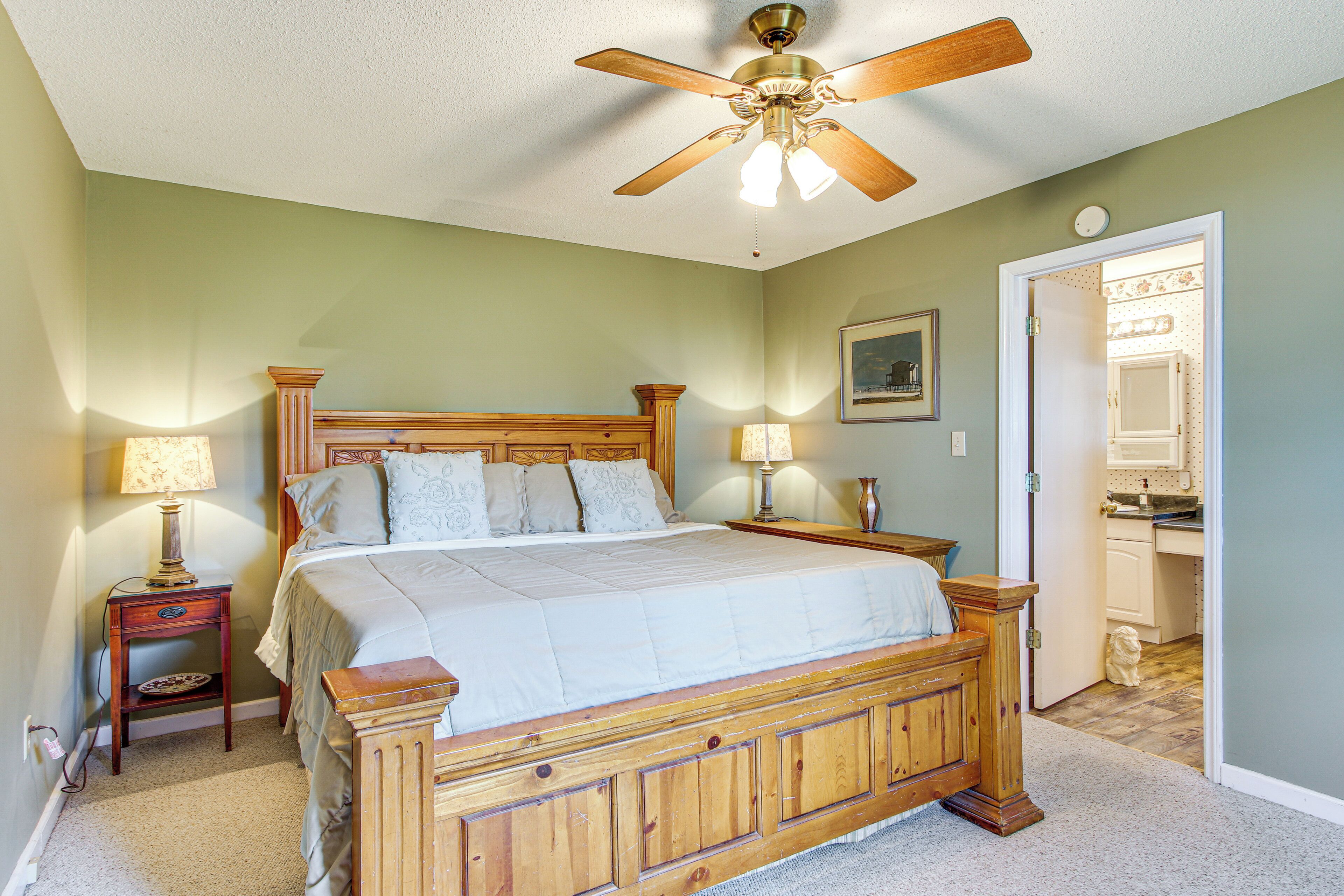 3 bedrooms, iron/ironing board, internet, bed sheets
