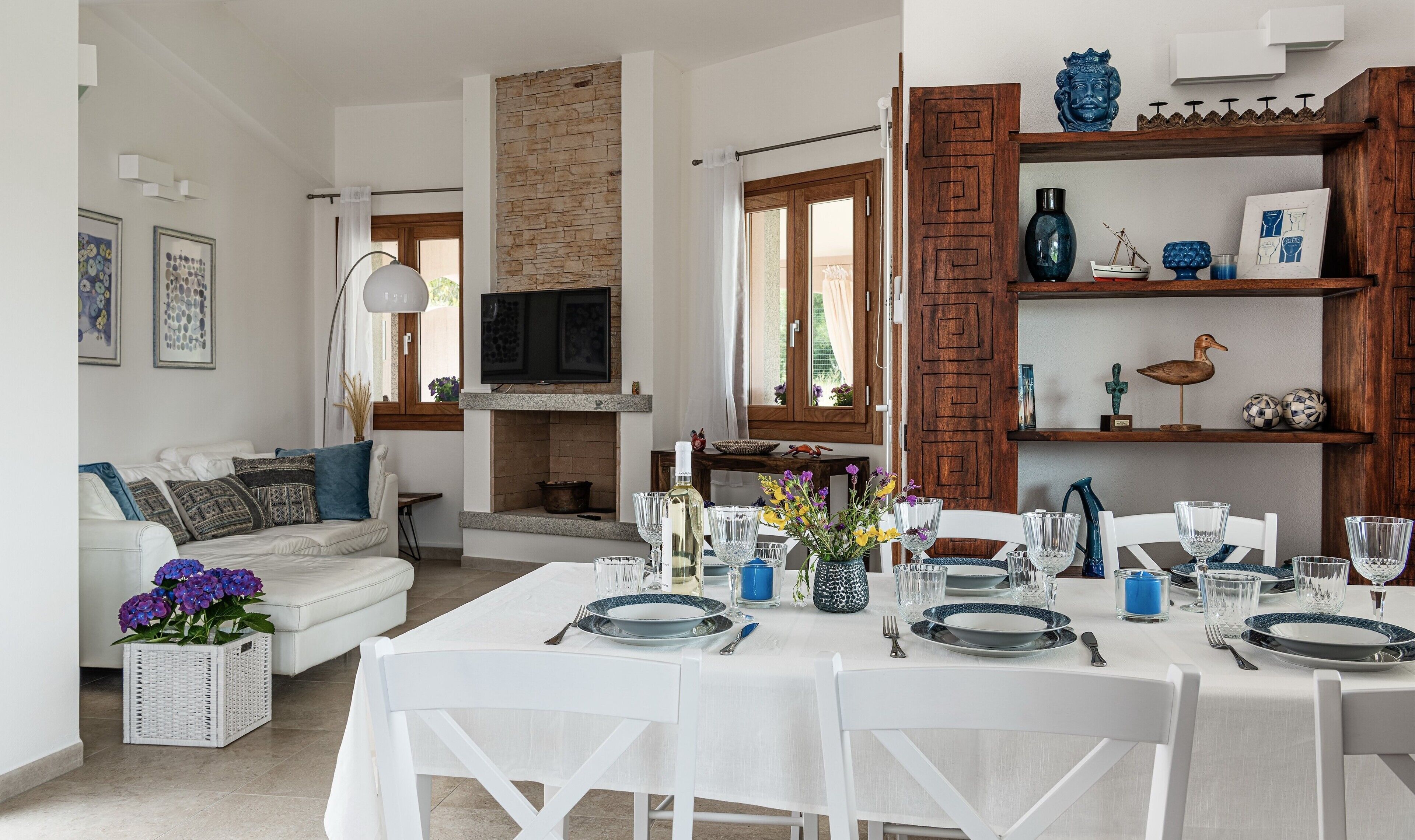 Télévision, cheminée