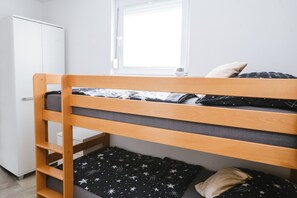 2 habitaciones, acceso a internet y ropa de cama